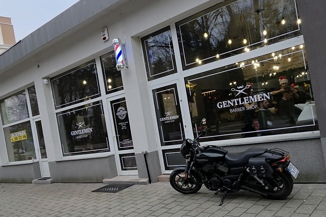 Wejście do Gentlemen - Gentlemen Barber Shop Nowa Dęba